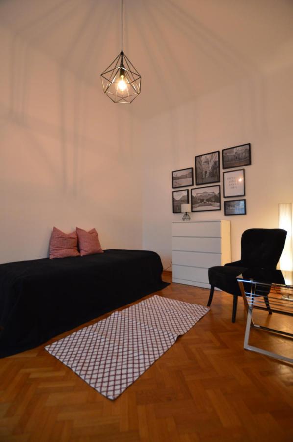 Apartment Penzing Vienna Exterior photo